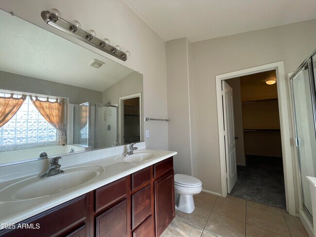 Building Photo - 1605 E Melanie St