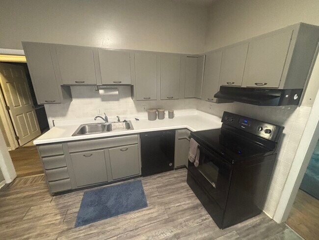 Building Photo - 1115 N Carlos Ave