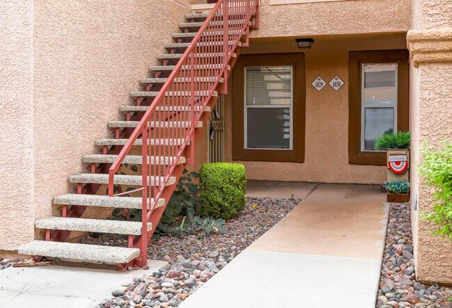 Building Photo - 2 Bed, 2 Bath 1st Floor Condo In West Las ...