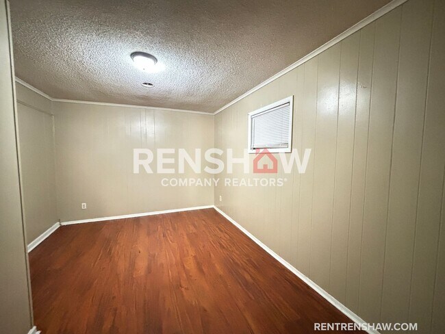 Building Photo - Text the Leasing Team at 901-820-4367 to s...