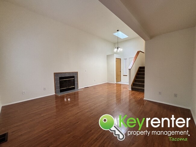 Building Photo - Spacious Northeast Tacoma 3 Bedroom 2.5 Bathroom Home for Rent in Secluded Neighborhood!