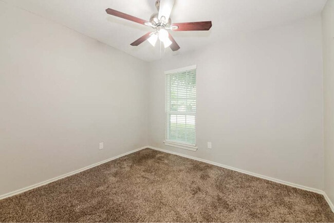 Building Photo - 611 Hanover Dr