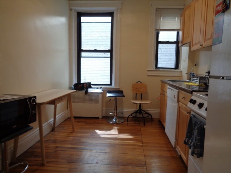 *Pictures are representative samples of the advertised unit. In some cases, the actual units you tou - 41 Carlton St