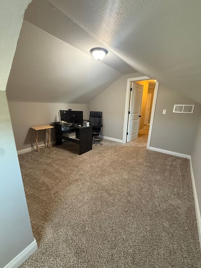 Building Photo - 3702 Delwood Dr