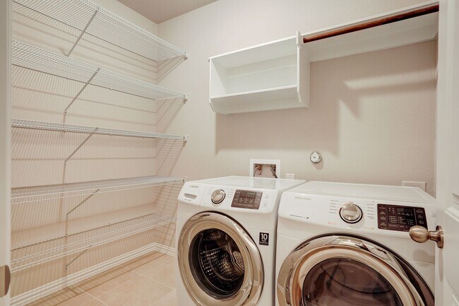 Building Photo - Warm & Inviting 4 Bedroom, 2 Bath House for Rent