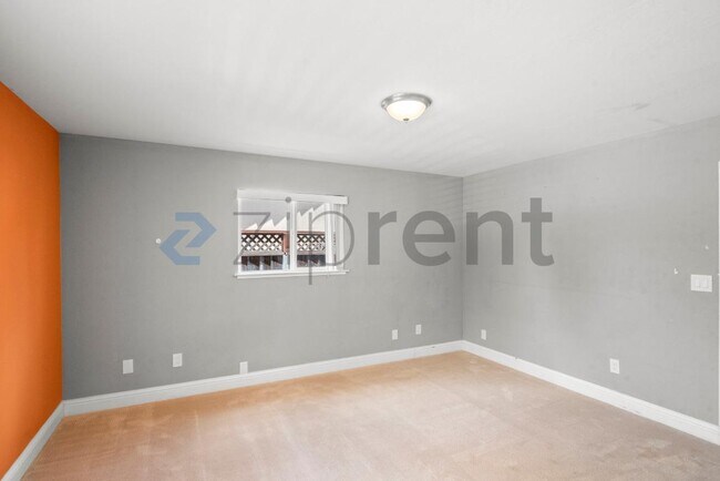 Building Photo - Unit