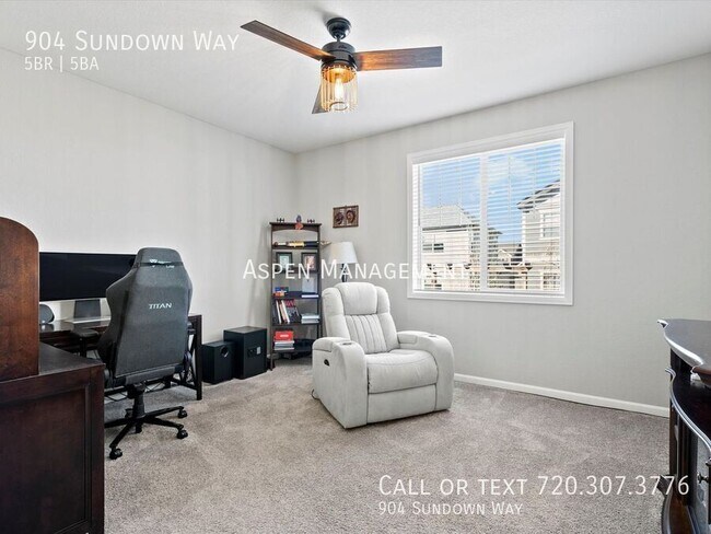 Building Photo - 904 Sundown Way