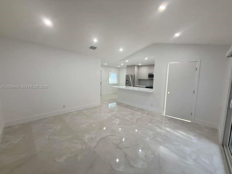 Building Photo - 9307 SW 138th Pl