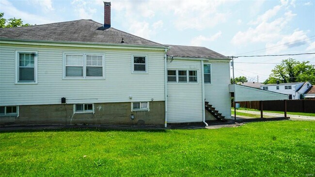 Building Photo - 1605 N Cedar St