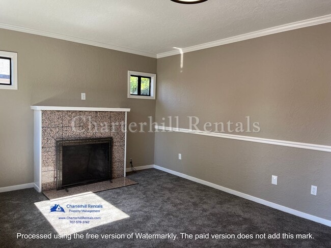 Building Photo - Move in special! Charming, updated home in...