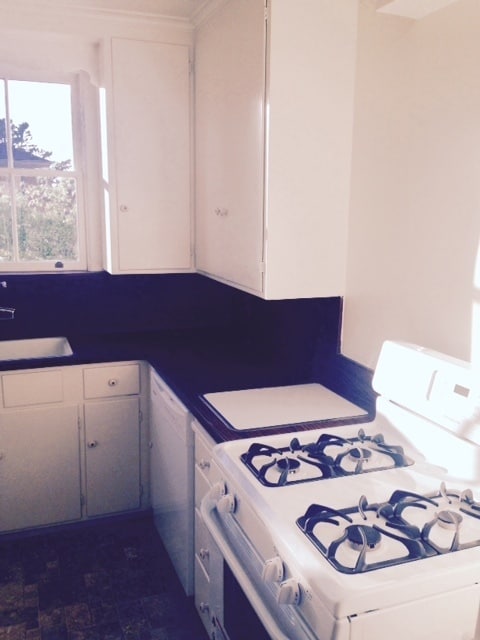 Building Photo - Enjoy indoor & outdoor living in this Spacious 4 Level, 3 bedroom 2 bath home in Lakeside District