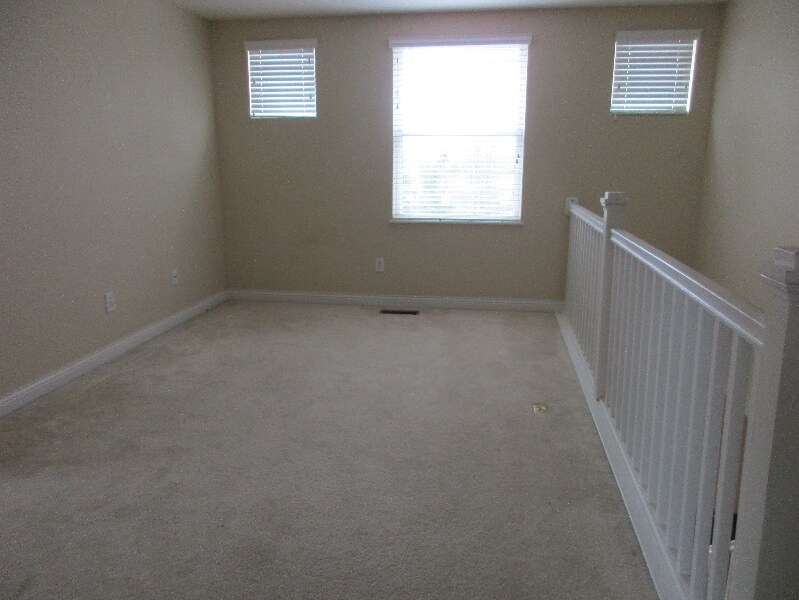 Building Photo - 784 Sanville Dr