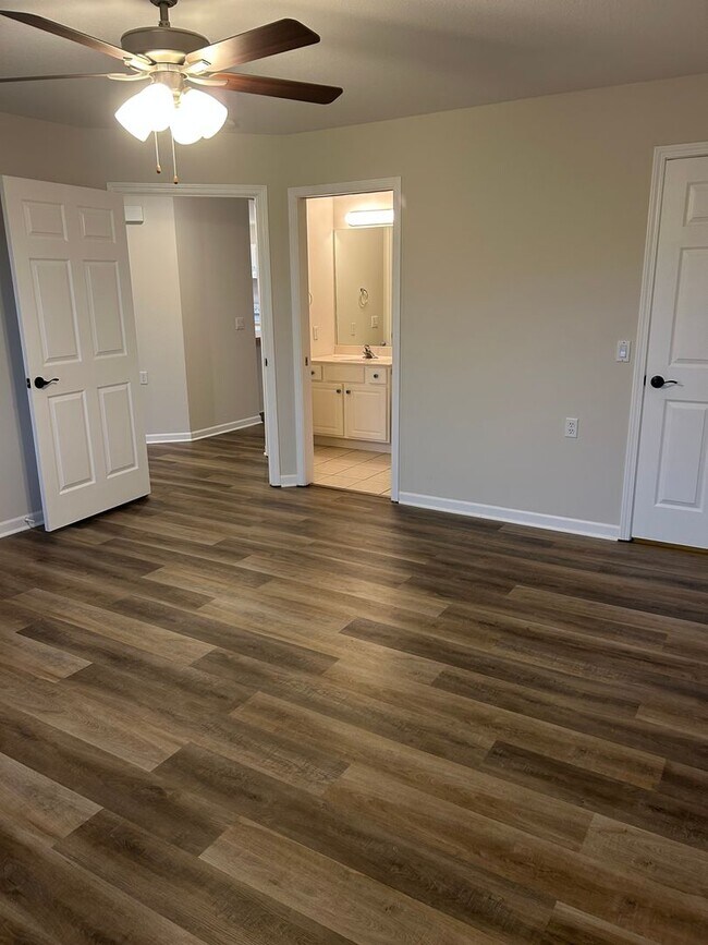 Building Photo - 3219 Dove Dr