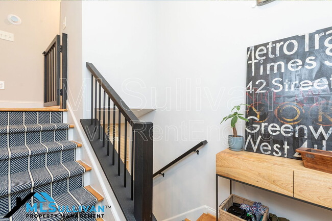 Building Photo - 4500 Lakemont Dr
