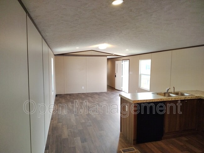 Building Photo - 24 Erin Ln