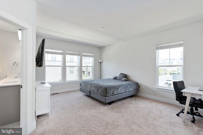 Building Photo - 1747 Riverbluff Ave