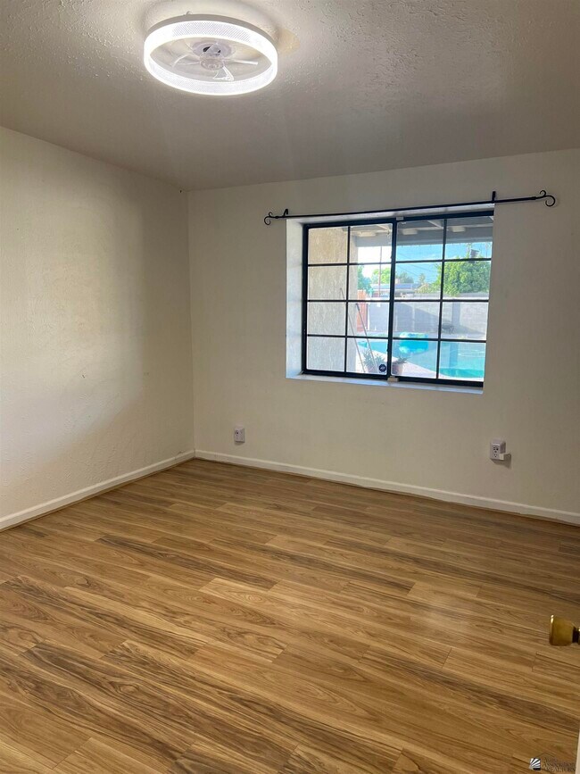 Building Photo - 1294 W 19th St