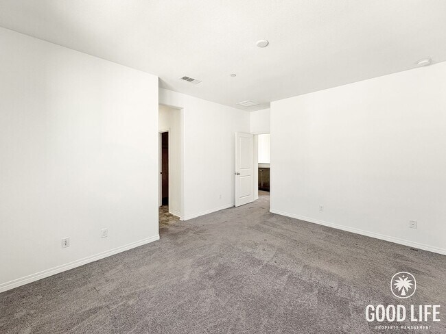 Building Photo - Beautiful 3B/3BA Townhome in Imperial Beach w/ 2-Car Garage & Community Pool!