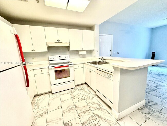 Building Photo - 2015 SE 10th Ave