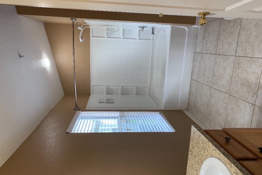 Building Photo - 1321 Broken Oak Dr