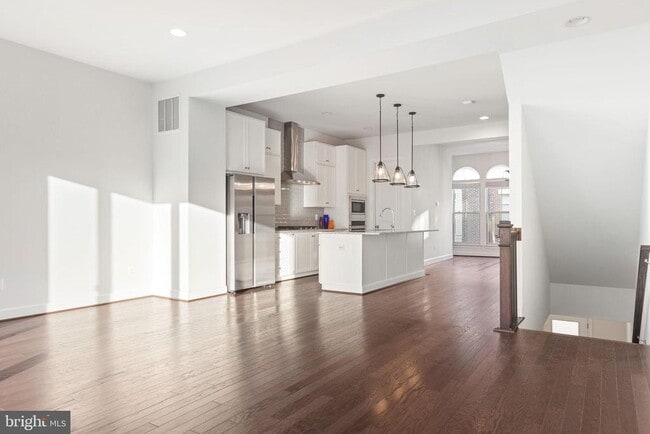 Building Photo - 20692 Glenmont Ter