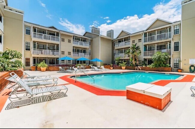 Building Photo - 1000 W Horatio St