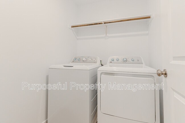 Building Photo - 3717 Los Cabos Dr