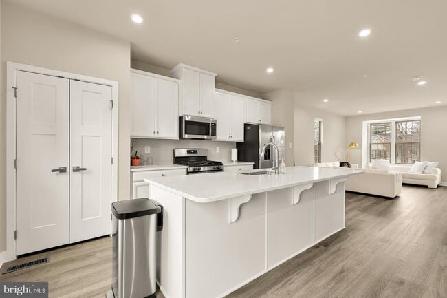 Building Photo - 9639 Tall Oaks Rd