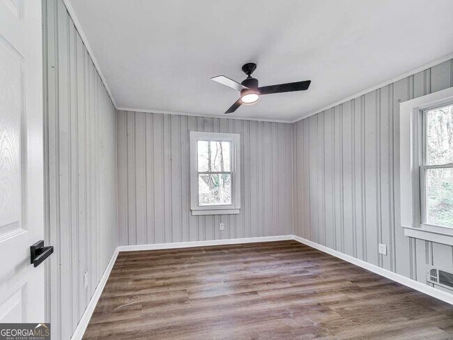 Building Photo - 5205 Silhouette Ln SW