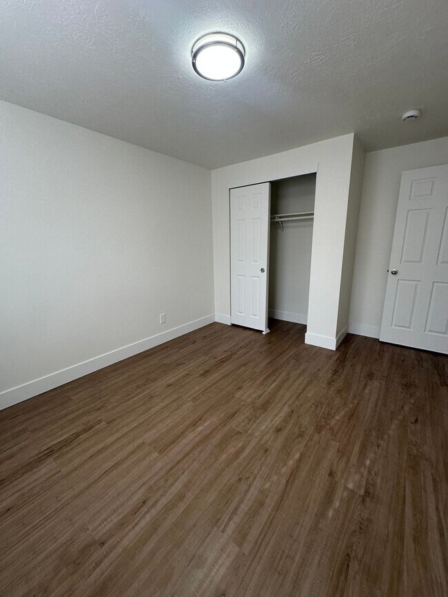 Building Photo - Stunning Fully Renovated 3-Bedroom Home in...