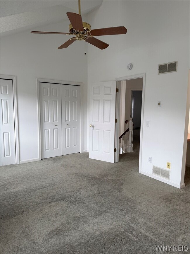 Building Photo - 304 Forest Edge Dr