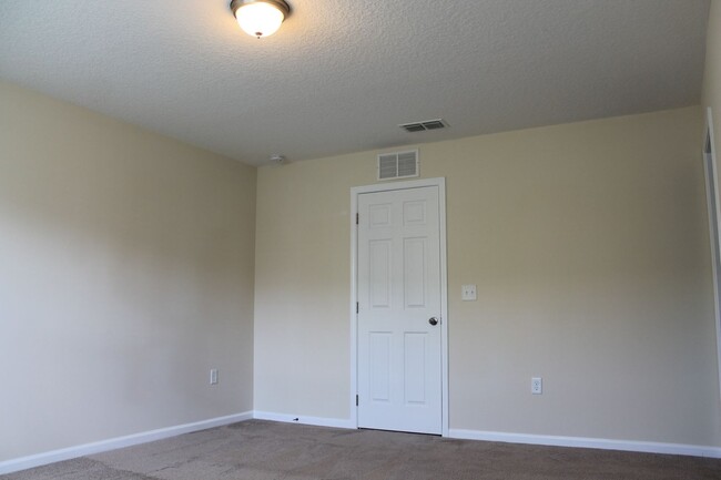 Building Photo - What A Deal! 2-bedroom 2.5 bath Townhome i...