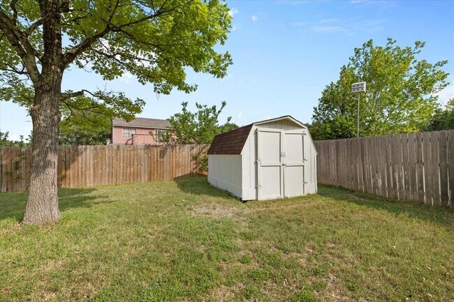 Building Photo - 601 Wagon Wheel Trail