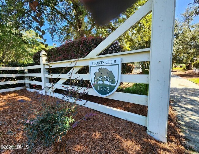 Building Photo - 110 Great Heron Way