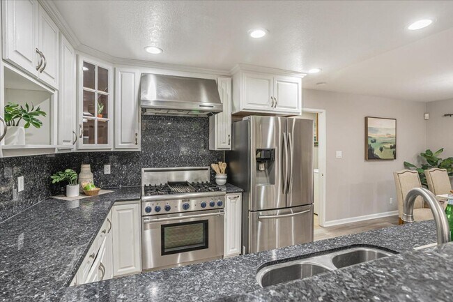 Building Photo - Charming 3-Bedroom Home in Prime Cambrian ...