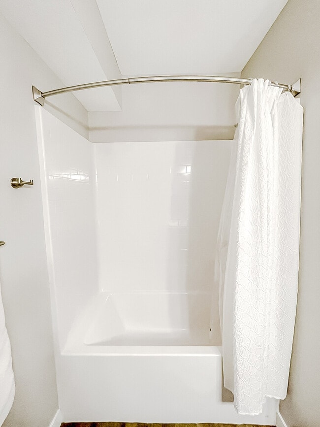 Building Photo - 1400 E Walnut St