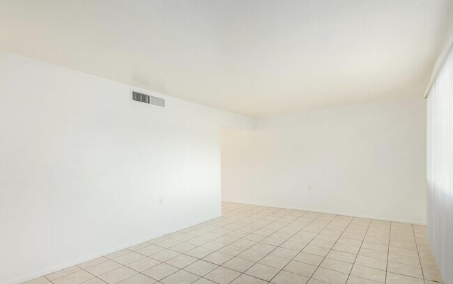 Building Photo - 6242 N 12th Pl