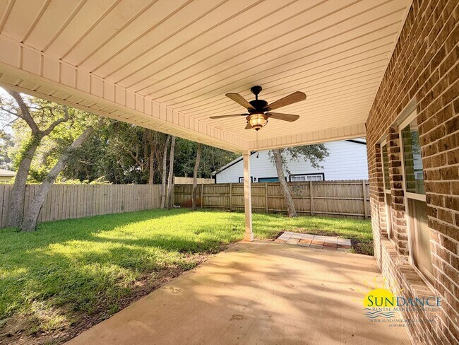 Building Photo - Spacious 5-Bedroom Home in Northern Pines, Fort Walton Beach!