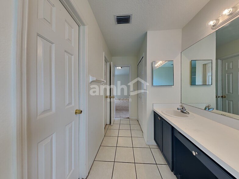 Building Photo - 11906 Timberhill Dr