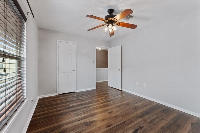 Building Photo - 2623 Woodridge Cove Dr