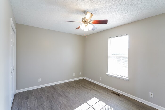Building Photo - 4041 New Grange Cir