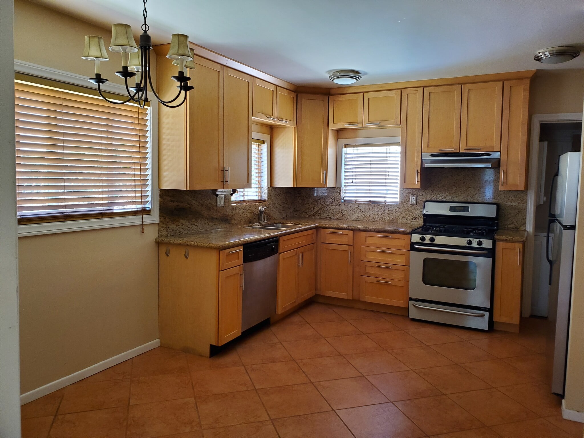 kitchen - 10832 Westminster Ave