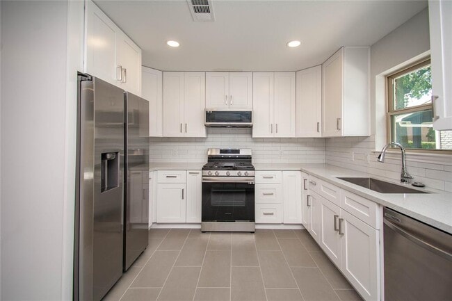 Building Photo - 6810 Northampton Way