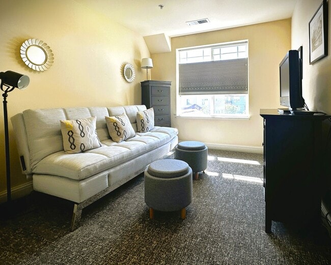 Building Photo - 234 Windsor River Rd