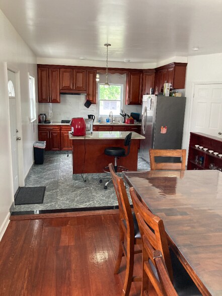 Building Photo - 72 Standish Ave