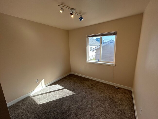 Building Photo - Brand New 2 Bd 1 Ba, 2 Gar Garage in the h...