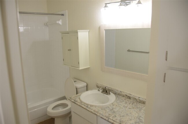 Building Photo - 448 N Joekel Ave