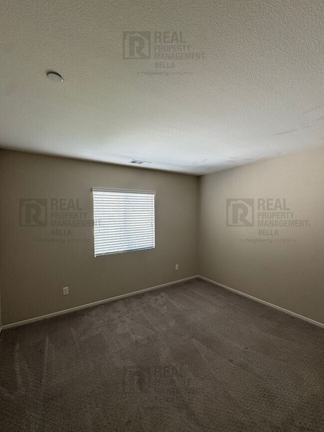 Building Photo - 31372 McKenna Ct