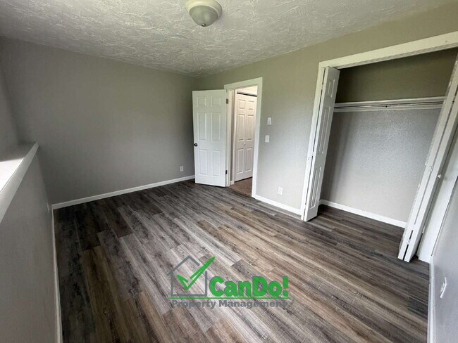 Building Photo - Now Available! Freshly Remodeled 2 bedroom, 1 bathroom apartment in Blackfoot with Fiber Internet.