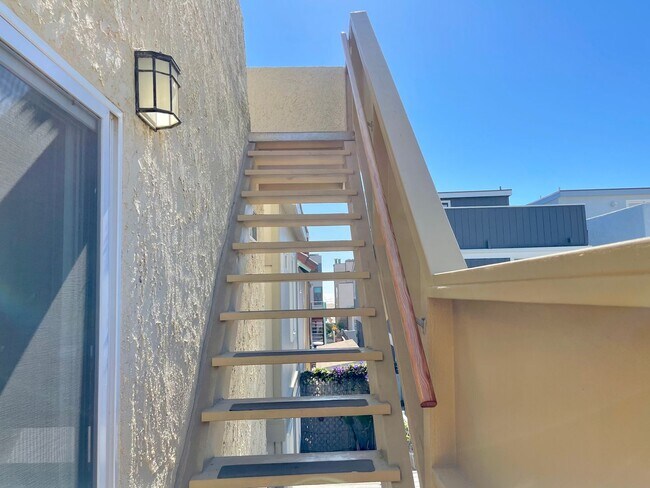 Building Photo - FULLY FURNISHED | Hollywood Beach | Oxnard | 3Bed + 2Bath